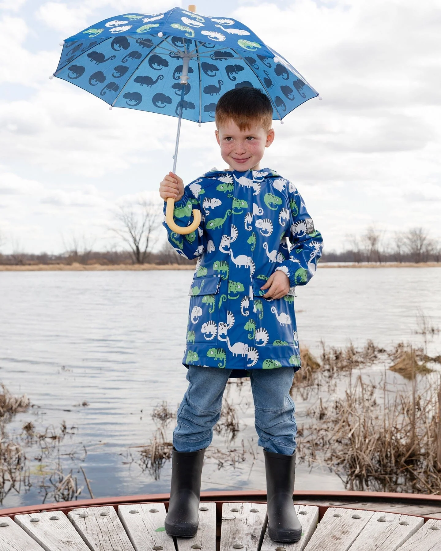 Blue raincoat with color-changing chameleon - Image 3