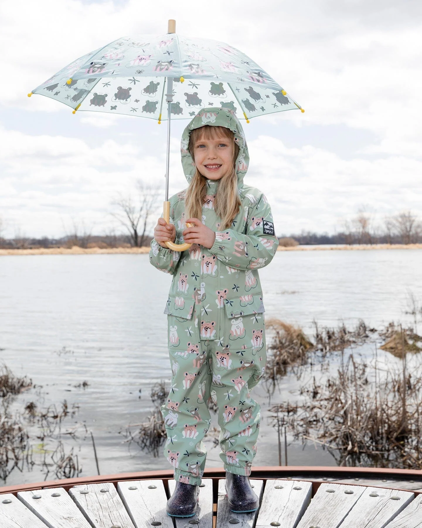 Green rain jumpsuit with color-changing frogs print - Image 4